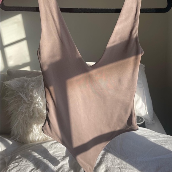 Babaton Contour Bodysuit Deep Taupe - Picture 4 of 4